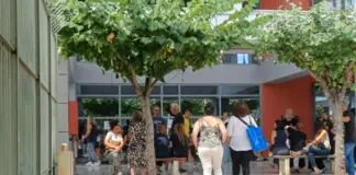 Ουρές στην Αστυνομική Διεύθυνση Λάρισας για τα διαβατήρια και τις ταυτότητες – ΦΩΤΟ