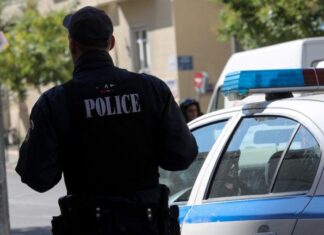 Πιάστηκαν στα χέρια στo κέντρο της θεσσαλικής πόλης και ο ένας έβγαλε μπαλτά