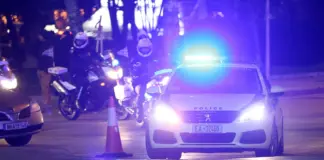 Θρίλερ: Νεκρός άνδρας σε διαμέρισμα – Προσήχθη συγγενικό του πρόσωπο