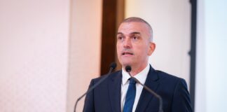 Θ. Μαμάκος: «Η Λάρισα κάνει βήματα με σχέδιο, συνέπεια και σεβασμό στην κοινωνία» – Βραβείο και πιστοποίηση CRI Pass στον Δήμο Λαρισαων (φώτο)