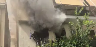Νεκρή γυναίκα από φωτιά σε διαμέρισμα, σε σοβαρή κατάσταση ο σύζυγός της – ΒΙΝΤΕΟ