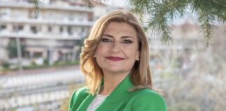 Eυ. Λιακούλη: Ο Μητσοτάκης προσποιείται ότι ζει σε ένα παράλληλο σύμπαν
