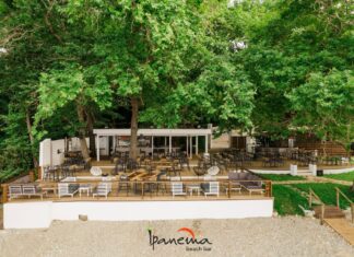 Ipanema Beach Bar στο Στόμιο Λάρισας: Το απόλυτο καλοκαιρινό σημείο συνάντησης στα παράλια
