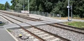 Tραγωδία: 26χρονη μητέρα παρασύρθηκε από τρένο αφού έσωσε το 2χρονο κοριτσάκι της από τις ράγες