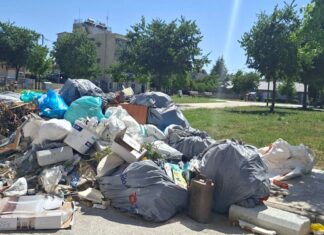 Λάρισα: Βαριά «καμπάνα» για τα ογκώδη σε αυτήν την πλατεία – ΦΩΤΟ