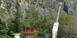Δείτε: Μπήκε το πρώτο υπόβαθρο για τη γέφυρα της Αγίας Παρασκευής στα Τέμπη-πότε θα είναι έτοιμη – ΦΩΤΟ