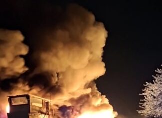 Φωτιά σε μονάδα ανακύκλωσης κοντά στην Λάρισα: Επιχειρεί η πυροσβεστική! (ΦΩΤΟ)