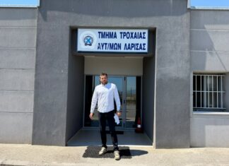 Στο Τμήμα Τροχαίας ο δήμαρχος Τυρνάβου Στέλιος Τσικριτσής – Κατέθεσε υπόμνημα για τις αγροτικές κινητοποιήσεις