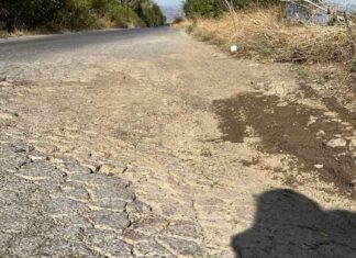 Λάρισα: Δρόμος που μοιάζει με βομβαρδισμένο τοπίο… – ΦΩΤΟ