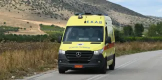 Σοβαρό ατύχημα: ΙΧ συγκρούστηκε με όχημα της Πυροσβεστικής, τραυματίστηκε 20χρονος