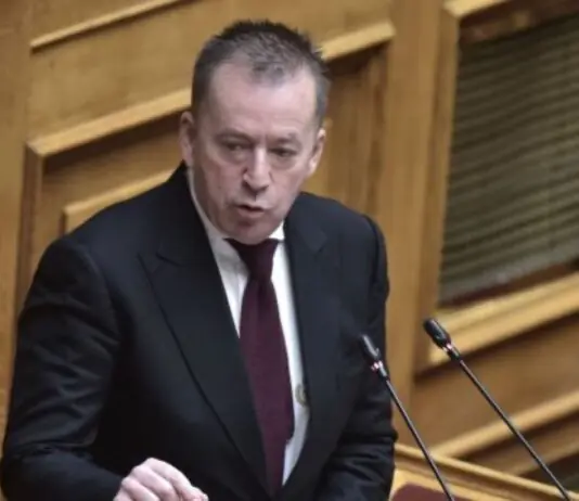 Στη Βουλή οι καταγγελίες για τη Φέτα ΠΟΠ – Ο Κόκκαλης ζητά απαντήσεις για γάλα εκτός ζώνης και ελέγχους του ΕΛΓΟ-ΔΗΜΗΤΡΑ