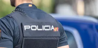Συνελήφθη 30χρονος σε πτήση – Προσπάθησε να φιλήσει έναν άντρα αεροσυνοδό στον λαιμό