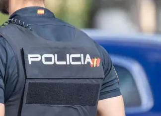 Συνελήφθη 30χρονος σε πτήση – Προσπάθησε να φιλήσει έναν άντρα αεροσυνοδό στον λαιμό