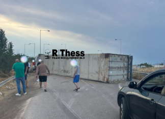 Τούμπαρε νταλίκα στην εθνικη οδό – ΦΩΤΟ
