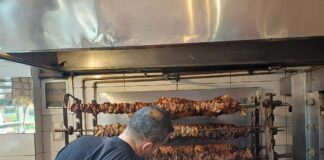 Γιόρτασαν το «Πάσχα του καλοκαιριού» στη Λάρισα με κοψίδια – ΦΩΤΟ