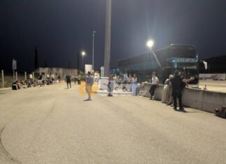 Ταλαιπωρία για 80 επιβάτες σε λεωφορείο Αθήνα – Λάρισα: Φωτιά στην καμπίνα και πολύωρη αναμονή – Δείτε φωτογραφίες!