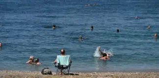 Χειροπέδες σε 34χρονο σε παραλία – Η κίνηση μπροστά σε μητέρα και κόρη που έφερε τη σύλληψη