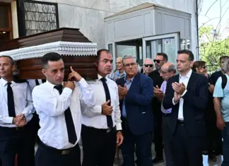 Συγκίνηση στο «ύστατο χαίρε» στον Λάκη Χαλκιά – ΦΩΤΟ