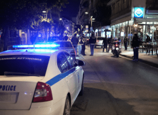 Άγριο ξύλο στο κέντρο της πόλης – Δύο νεαροί φέρονται να επιτέθηκαν σε 17χρονο