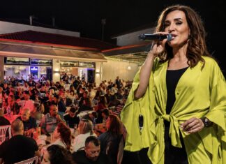 Η Γιώτα Γρίβα ξεσήκωσε το Δαμάσι Λάρισας τον Δεκαπενταύγουστο – Μεγάλο γλέντι στο Ròose All Day Cafe Bar