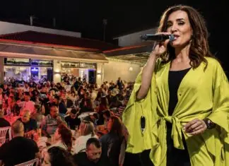 Η Γιώτα Γρίβα ξεσήκωσε το Δαμάσι Λάρισας τον Δεκαπενταύγουστο – Μεγάλο γλέντι στο Ròose All Day Cafe Bar