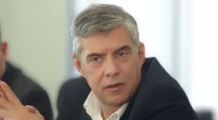 Κώστας Αγοραστός: Από τη «λάσπη»στις φωτογραφίες: Η αποκάλυψη της πολιτικής αναξιοπιστίας