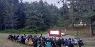 Καλλιπεύκη: Με μεγάλη επιτυχία η παράσταση Καραγκιόζη στην Πατωμένη – Πλήθος κόσμου και παιδικά χαμόγελα