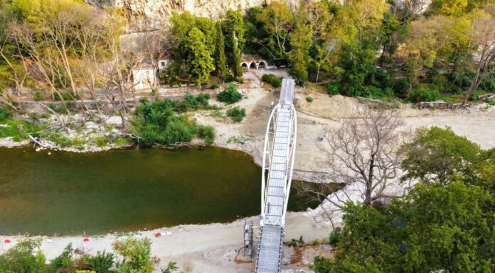 Αγία Παρασκευή Τεμπών: Μια ανάσα από την ολοκλήρωση η νέα πεζογέφυρα (φωτο)