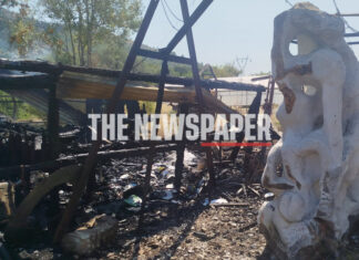 Συναγερμός: Στις φλόγες χώρος εργαστηρίου (φωτογραφίες και βίντεο)