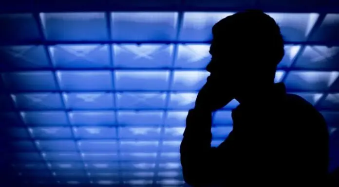 Θύματα φάρσας εκπαιδευτικός και καταστηματάρχες στον Αμπελώνα