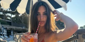Emily Ratajkowski: Ζει το ελληνικό καλοκαίρι κάτω από τον ήλιο με φιλιά στον Romain Gavras