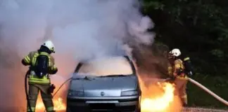 Λαμπάδιασε εγκαταλειμμένο Ι.Χ. – Δείτε φωτογραφίες και βίντεο – Τι εξετάζεται;