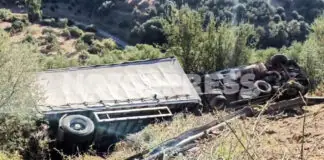 Τραγωδία: Φορτηγό έπεσε σε γκρεμό: Νεκρός ο 48χρονος οδηγός, τραυματισμένος ο συνοδηγός