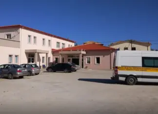 39χρονη Βρετανίδα στη Σκιάθο ήπιε με την 15χρονη κόρη της, μέθυσε και προκάλεσε επεισόδιο στο ξενοδοχείο και το κέντρο υγείας