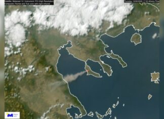 Φωτιά στη Χαλκιδική: Μέχρι τη Λάρισα φτάνει ο καπνός από τη Σίβηρη