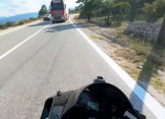 Προσήχθη ο οδηγός του βυτιοφόρου που έκανε την επικίνδυνη προσπέραση σε θεσσαλικό δρόμο – «Αν είχα αυτοκίνητο δεν θα μπορούσα να το αποφύγω», λέει ο μοτοσυκλετιστής