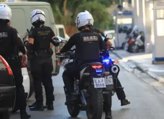 Συνελήφθησαν 19χρονος και ανήλικος μετά από καταδίωξη στη Λάρισα – Επιτέθηκαν σε αστυνομικό για να αποφύγουν τη σύλληψη