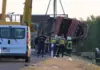 Τραγωδία: 12 νεκροί έπειτα από πτώση λεωφορείου σε χαντάκι – «Ο οδηγός πιθανότητα αποκοιμήθηκε στο τιμόνι»