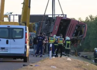 Τραγωδία: 12 νεκροί έπειτα από πτώση λεωφορείου σε χαντάκι – «Ο οδηγός πιθανότητα αποκοιμήθηκε στο τιμόνι»