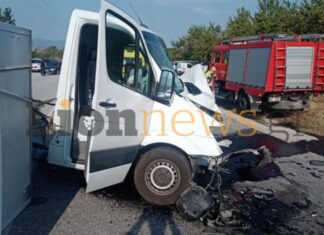 Οικογενειακή τραγωδία: Μητέρα και γιος οι νεκροί από την μετωπική φορτηγού με ΙΧ – Ντοκουμέντο από τη στιγμή της σύγκρουσης