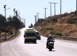 Αδελφός αντιδημάρχου παραβίασε φυλασσόμενο χώρο και προσέκρουσε με το αυτοκίνητό του στα συντρίμμια του ελικοπτέρου