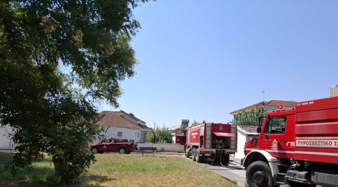 Συναγερμός για φωτιά σε σπίτι στον Αμπελώνα (φωτογραφίες)