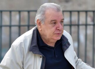 Κάηκε το εξοχικό του Τάσου Χαλκιά στο Πόρτο Γερμενό – «Όλα στάχτη σε μία νύχτα» – Τι έγραψε ο γιος του