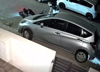 Λάρισα: Οδηγός μηχανής προσκρούει σε σταθμευμένο όχημα και εγκαταλείπει το σημείο – ΒΙΝΤΕΟ