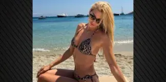 Η Βάλια Χατζηθεοδώρου κάνει διακοπές στη Μύκονο, οι πόζες της με μαγιό στη θάλασσα