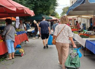 Λαϊκή αγορά στη Λάρισα: Φρέσκα προϊόντα και καλές τιμές, αλλά περιορισμένη κίνηση (φώτο)