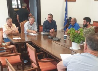 Αυτοψία κλιμακίου της Περιφέρειας Θεσσαλίας στη Μαγνησία για τις ζημιές από το ηλιόκαυμα στις καλλιέργειες μήλων (φωτογραφίες)