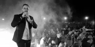 Κώστας Αντωνίου: Ο ερμηνευτής της παράδοσης που κατακτά την Ελλάδα και το εξωτερικό δίπλα στους κορυφαίους του δημοτικού τραγουδιού (ΒΙΝΤΕΟ)