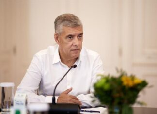 Κ. Αγοραστός: «Η ουσία δεν αλλάζει από ένα οφθαλμοφανές σφάλμα»