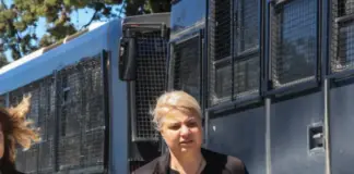 Λύγισε η μητέρα της Κλαούντια Λάτα στη δίκη για τα Τέμπη: «Η κόρη μου πέθανε αβοήθητη μέσα σε ένα βαγόνι»